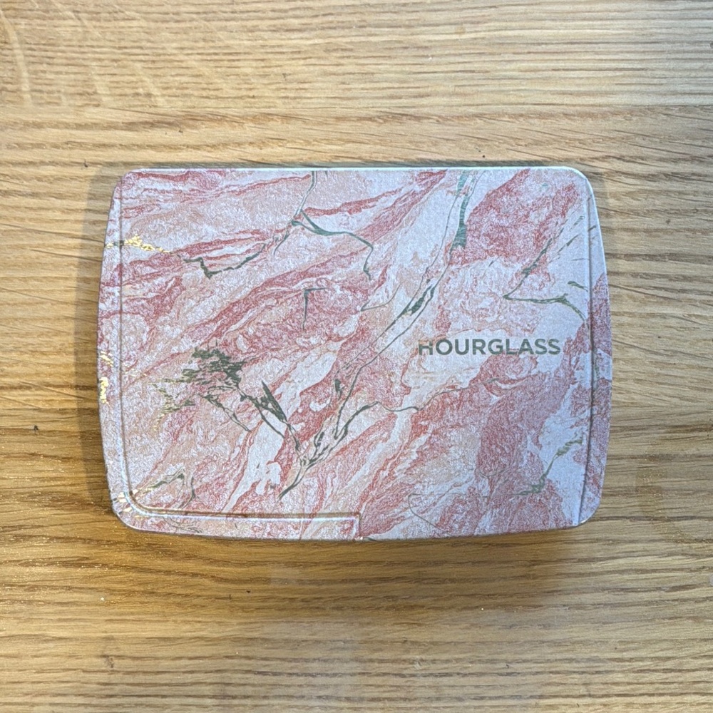 Hourglass Ambient Lighting Edit